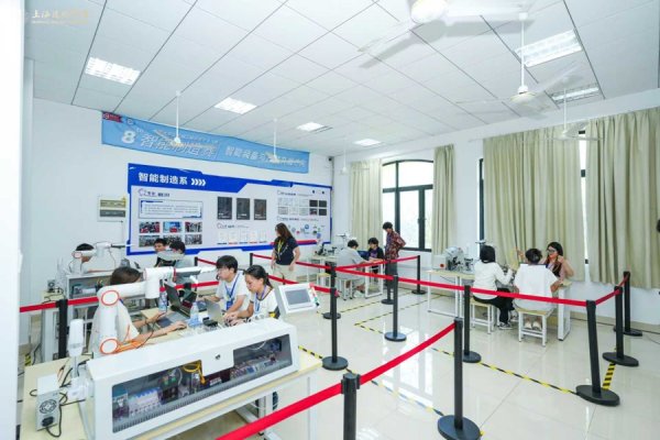 新宝策略 云集全国300余所高校6000余名学子，智能制造“后浪”在临港秀硬实力